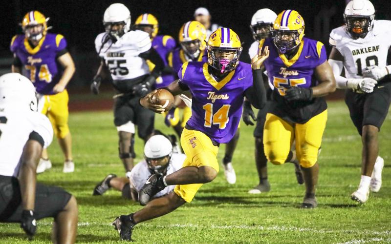 Columbia quarterback Xavier Collins scrambles up the field against Oakleaf during Friday’s Preseason Classic. (BRENT KUYKENDALL/Lake City Reporter)