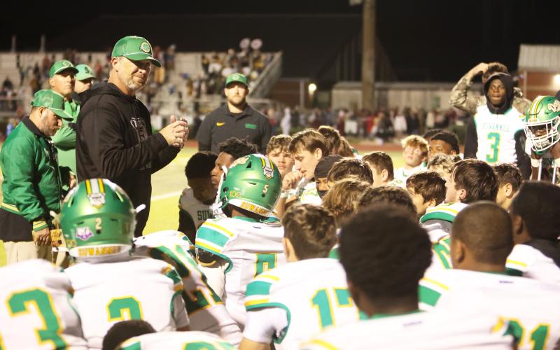 Suwannee coach Kyler Hall addresses his team following last Thursday’s loss to Chiles. (PAUL BUCHANAN/Lake City Reporter)