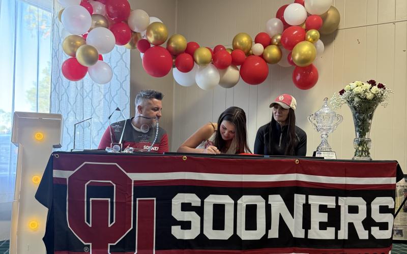 Suwannee golfer Ryan Donaldson (middle) signs her letter of intent to play at Oklahoma on Wednesday. (COURTESY)
