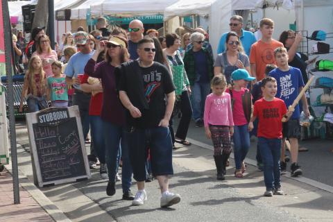 Olustee Festival-goers enjoy arts, crafts and entertainment at the annual gathering. (FILE)