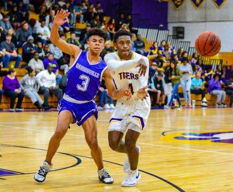 Columbia guard Kenney Gaines passes away from Gainesville's Justin Wilburn on Tuesday night. (THOMAS RICKS/Special to the Reporter)