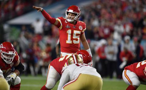Kansas City Chiefs quarterback Patrick Mahomes (15) directs his offense during Super Bowl 54 against San Francisco 49ers on Feb. 2 at Hard Rock Stadium in Miami Gardens. (TAMMY LJUNGBLAD/Kansas City Star/TNS)