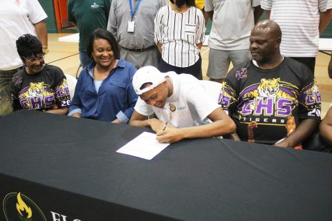 Columbia forward D’Andre Jefferson signs his letter of intent to play at Florida Gateway College on Friday. (JORDAN KROEGER/Lake City Reporter)