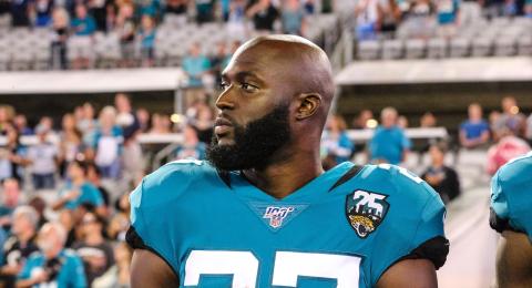 Jacksonville Jaguars running back Leonard Fournette (27) stands for the national anthem before a game against the Tennessee Titans at TIAA Bank Field on Sept. 19, 2019 in Jacksonville. (GARY LLOYD MCCULLOUGH/TNS)