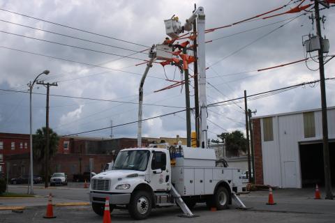 FPL crews at work on Northwest Columbia Avenue power lines last week. (TONY BRITT)