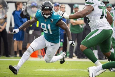 Jaguars defensive end Yannick Ngakoue (91) rushes New York Jets quarterback Sam Darnold (14) on Oct. 27, 2019 in Jacksonville. The Jaguars have agreed to send Ngakoue to the Minnesota Vikings for a second-round draft pick in 2021 and a conditional fifth-rounder in 2022. (STAR TRIBUNE/TNS)