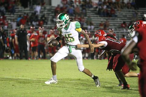 Suwannee receiver Brian Fuery breaks a tackle against Hamilton County last Friday. (PAUL BUCHANAN/Special to the Reporter)