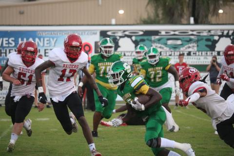 Suwannee receiver Terrell Atkinson speeds up the field with the ball against Santa Fe last Friday. (TONY BRITT/Lake City Reporter)
