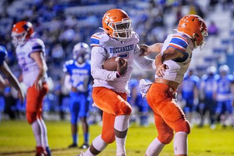 Markell Pugh takes a carry up the field against Interlachen last Friday. (BRIAN LEWIS/Special to the Reporter)