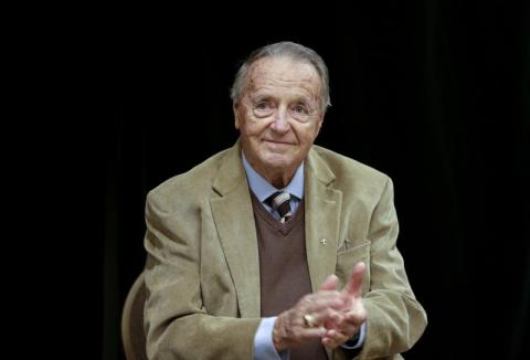 Retired Florida State football coach Bobby Bowden applauds following a Rotary Club luncheon on Jan. 10, 2018 in Omaha, Neb. Bowden, hospitalized last week after contracting covid-19, says he is feeling better and hopes to go home soon. Bowden, 90, told the Tallahassee Democrat on Monday, Oct. 12, 2020,"I am doing good. I appreciate everyone’s thoughts, I really do.” (AP FILE PHOTO)