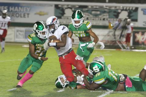 Suwannees defense converges for a tackle against Wakulla last Friday. (PAUL BUCHANAN/Special to the Reporter)
