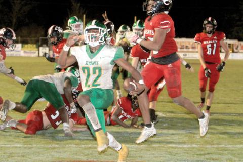 Suwannee running back Malachi Graham scores the game-winning touchdown in the final minutes Friday night at Baker County. (PAUL BUCHANAN/Special to the LCR)