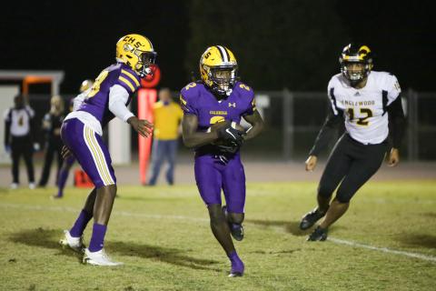 Columbia receiver takes a handoff from quarterback Marcus Peterson against Englewood on Nov. 6. (BRENT KUYKENDALL/Lake City Reporter)