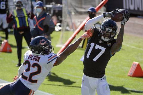 Jacksonville Jaguars wide receiver DJ Chark Jr. (17) catches a pass for a touchdown in front of Chicago Bears cornerback Kindle Vildor (22) on  Dec. 27, 2020, in Jacksonville. (PHELAN M. EBENHACK)