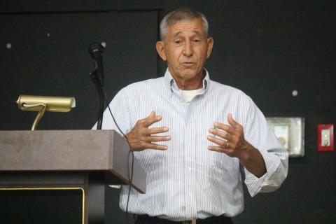 David Laxton speaks at the Suwannee Hall of Fame last fall. (FILE)