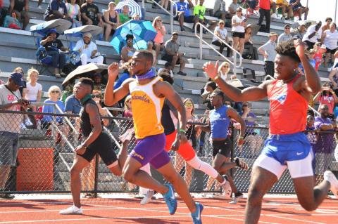 Columbia sprinter James Williamson (middle) qualified for the Class 3A state meet in the 100m, 200m and 400m. (OSMUND JOHNSON/Special to the Reporter)