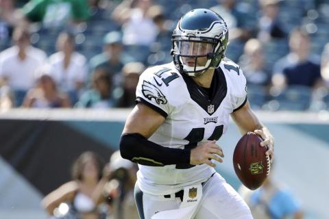 Former Philadelphia Eagles' Tim Tebow looks to pass during the second half of a preseason game against the Indianapolis Colts on Aug. 16, 2015 in Philadelphia. The former Florida star and 2007 Heisman Trophy-winning quarterback signed a one-year contract with the Jacksonville Jaguars on Thursday and will attempt to revive his pro career as a tight end. (AP FILE PHOTO)