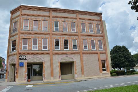 Lake City Hall will be temporarily closed until further notice due to 'rising risk' of covid-19 cases. (FILE)