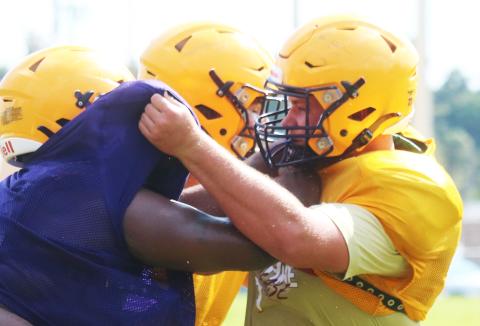 Columbia center Carson Gregory blocks defensive tackle Garris Reed during practice on Wednesday. (JORDAN KROEGER/Lake City Reporter)