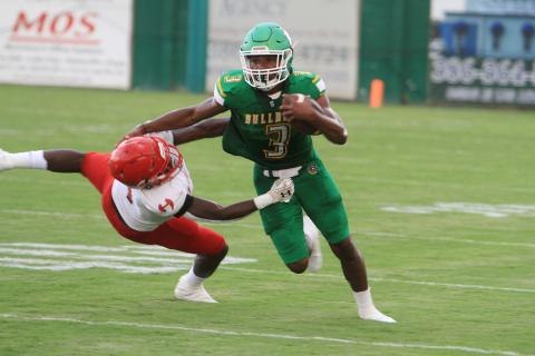 Suwannee running back Malachi Graham stiff arms a Hamilton County defender during the teams’ Preseason Classic on Aug. 20. (PAUL BUCHANAN/Special to the Reporter)
