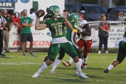 Suwannee quarterback Kodi Lang throws a pass against Hamilton County during the Preseason Classic on Aug. 20. (PAUL BUCHANAN/Special to the Reporter)
