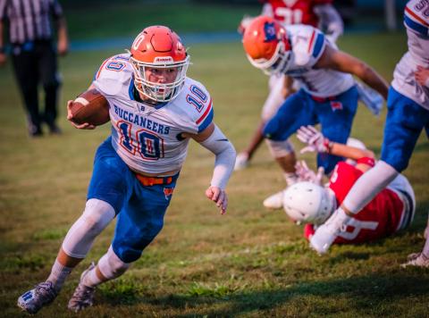 Branford quarterback Kyson Johnson scrambles up the field against Williston on Aug. 27. (BRIAN LEWIS/Special to the Reporter)