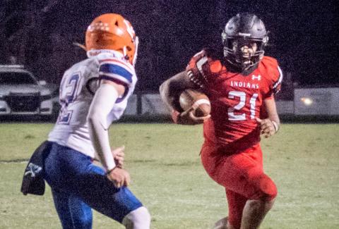 Fort White running back Lecosta Byrd rushes up the field against Branford on Sept. 24. (CHRISTINA FEAGIN/Special to the Reporter)