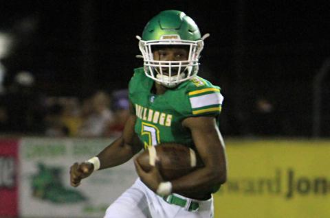 Suwannee running back Malachi Graham rushes up the field against Paxon on Oct. 15. (PAUL BUCHANAN/Special to the Reporter)