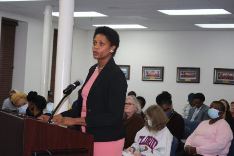 Befaithful Coker addresses the city council during Monday’s meeting. (TONY BRITT/Lake City Reporter)