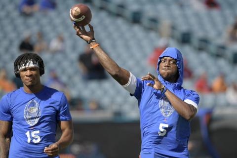 Florida quarterback Emory Jones (5) warms up as quarterback Anthony Richardson (15) watches before a game against Georgia on Oct. 30 in Jacksonville. (PHELAN M. EBENHACK/Associated Press)