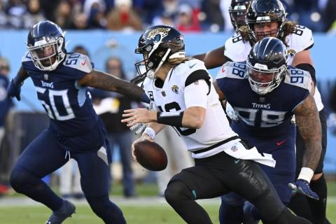 Tennessee Titans defensive end Jeffery Simmons (98) chases Jacksonville Jaguars quarterback Trevor Lawrence during Sunday's game in Nashville, Tenn. (MARK ZALESKI/Associated Press)
