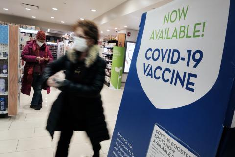 A pharmacy in Grand Central Terminal advertises the covid-19 vaccine on Dec. 9 in New York City. The CDC's new guidance about isolation could entice more Americans to seek a booster dose of the vaccine. (SPENCER PLATT/Getty Images/TNS)