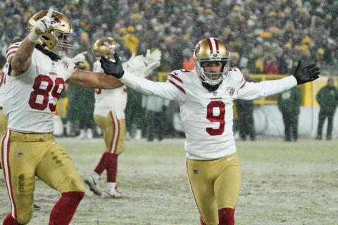 San Francisco 49ers' Robbie Gould celebrates after making the game-winning field goal to beat the Green Bay Packers in an NFC divisional playoff game on Saturday in Green Bay, Wis. The 49ers won 13-10 to advance to the NFC championship game. (MORRY GASH/Associated Press)