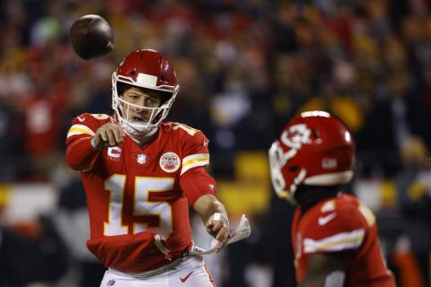 Kansas City Chiefs quarterback Patrick Mahomes (15) throws a 4-yard touchdown pass to running back Jerick McKinnon, right, during Sunday's wild-card playoff game in Kansas City, Mo. (COLIN E. BRALEY/Associated Press)
