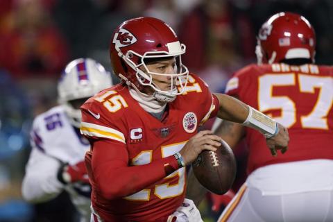 Kansas City Chiefs quarterback Patrick Mahomes looks to pass during Sunday's divisional playoff game against the Buffalo Bills in Kansas City, Mo. (CHARLIE RIEDEL/Associated Press)
