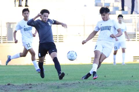Suwannee midfielder Omar Carreon passes the ball up the field as Eastside’s Nico Hincapie gives chase during Wednesday’s Region 1-4A quarterfinal at Citizens Field in Gainesville. (JORDAN KROEGER/Lake City Reporter)