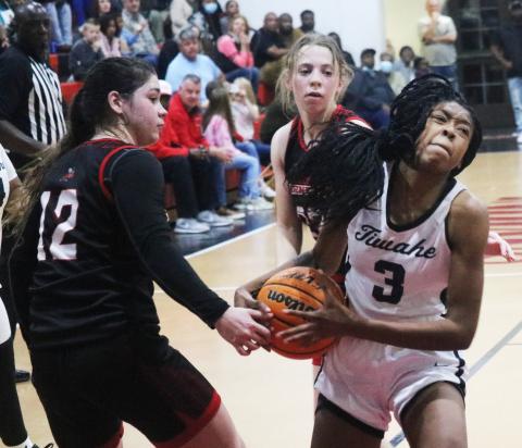 Fort White guard Jacovya Major tries to hold onto possession of the ball as she drives past Lafayette’s Kayla Castillo (23) and Emily Lyons (12) during Thursday night’s Region 3-1A semifinal. (JORDAN KROEGER/Lake City Reporter)