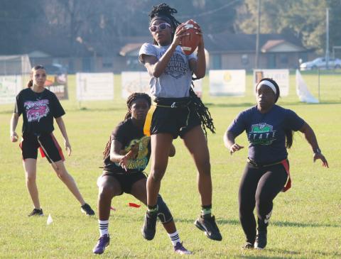 Columbia’s Na’Haviya Paxton catches a pass during Wednesday’s practice. (JORDAN KROEGER/Lake City Reporter)