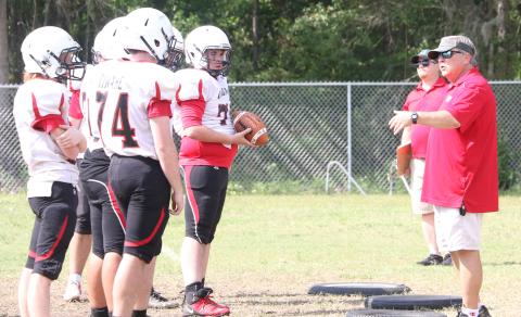 Fort White head coach Lee Dorsett instructs his offensive line during Monday’s practice. (MORGAN MCMULLEN/Lake City Reporter)
