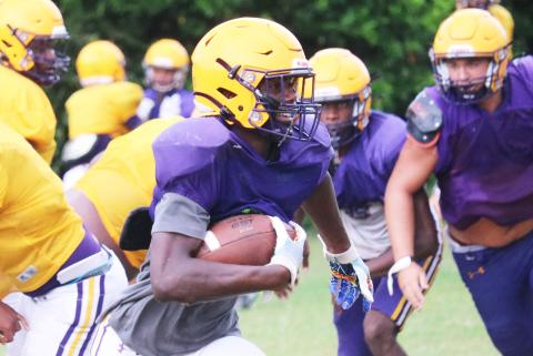 Columbia's Jaylen Cooper takes a handoff up the field during Monday's practice. (JORDAN KROEGER/Lake City Reporter)