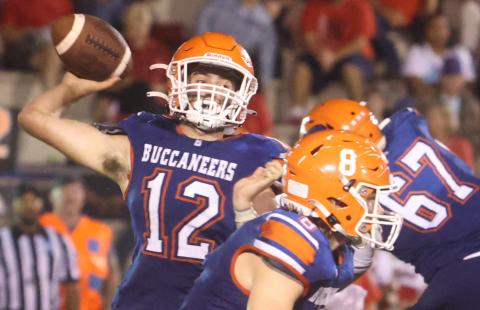 Branford quarterback Thomas Sikes throws a pass against Williston on Sept. 16. (PAUL BUCHANAN/Special to the Reporter)