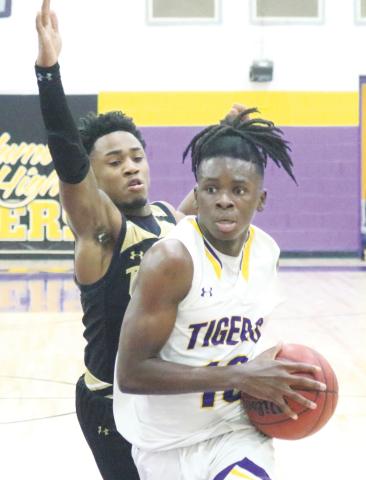 Columbia guard Isaac Broxey drives to the basket against Buchholz on Jan. 18. (JORDAN KROEGER/Lake City Reporter)