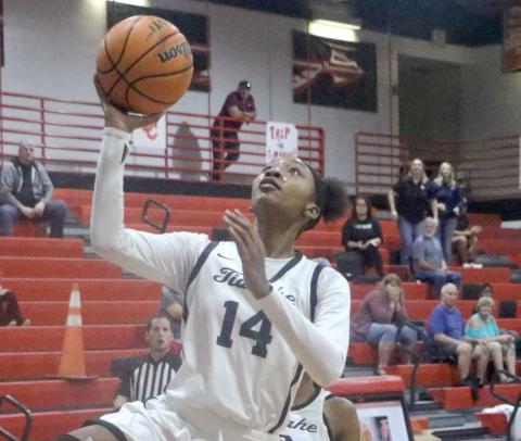 Fort White forward Isreal Hart shoots against Bradford in last season’s district championship. (FILE)