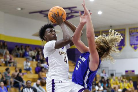 Columbia forward Ty'jahn Wright shoots against Clay on Dec. 7, 2022. (BRENT KUYKENDALL/Lake City Reporter)
