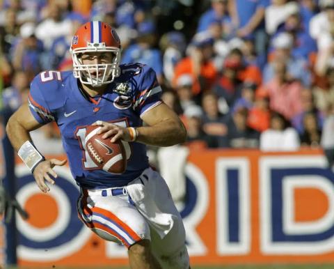 Florida quarterback Tim Tebow scrambles against Florida Atlantic on Nov. 17, 2007, in Gainesville. (AP FILE)