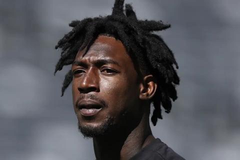 Former Atlanta Falcons wide receiver Calvin Ridley warms up before a game against the New York Giants on Sept. 26, 2021, in East Rutherford, N.J. The NFL reinstated suspended receiver Calvin Ridley on Monday clearing the way for him to join his new team in Jacksonville. (ADAM HUNGER/AP File)