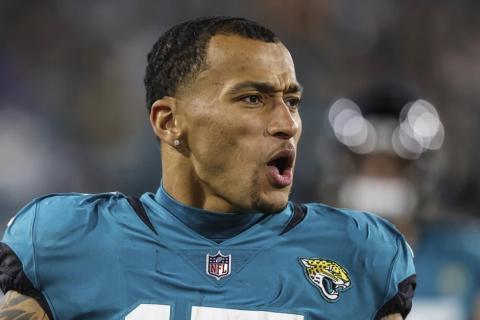 Jacksonville tight end Evan Engram walks the sideline against Tennessee, Jan. 7, in Jacksonville. Engram and the Jaguars agreed Sunday to a three-year, $41.25 million contract that includes $24 million guaranteed, according to a person familiar with negotiations. (ASSOCIATED PRESS)