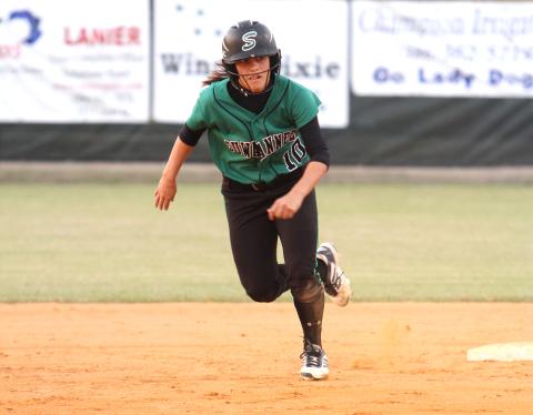 Former Suwannee softball standout Jessie TenBroeck Brundage, stealing a base for the Bulldogs during her record-setting career, will be inducted into the school’s athletic Hall of Fame this fall alongside Lyn Gross, Leon Moses and Niki Boyle Rogers. (PAUL BUCHANAN/Special to the Reporter)