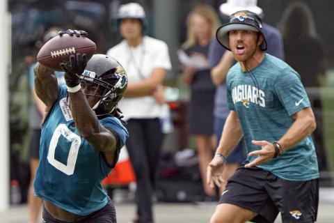 Jacksonville Jaguars wide receiver Calvin Ridley dives to make a catch during practice on Friday in Jacksonville. (JOHN RAOUX/Associated Press)