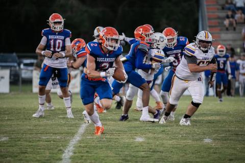 Branford running back Trevor Maddox takes a carry up the field against Bell on Saturday. (ERIN ROBERTS/Special to the Reporter)